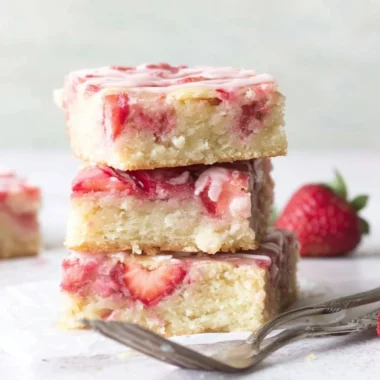 Delicious homemade strawberry bars with fresh strawberries and a golden crust.